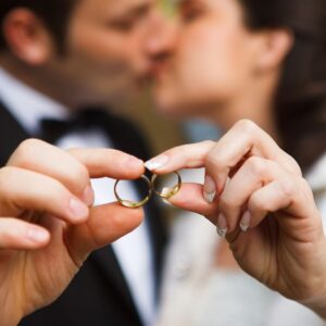 7 Signs He Bought an Engagement Ring