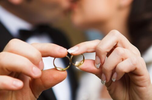 7 Signs He Bought an Engagement Ring